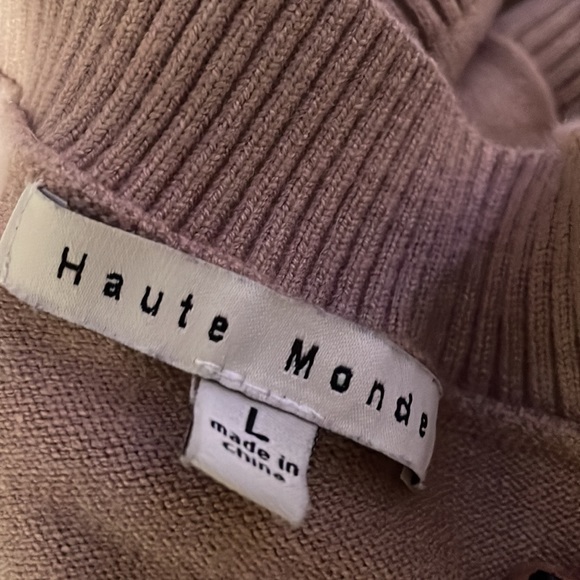 [SOLD] Light brown argyle sweater vest - Picture 6 of 6